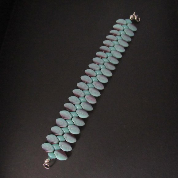 Uranium glass Leaf bracelet - Picture 11 of 16